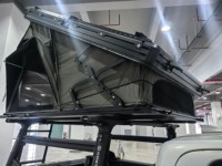 4x4 Touring Dreieckiges T-End Hardshell Dachzelt mit Aluminium-Heck-X-Scheren-System für LKW-Ladeflächen