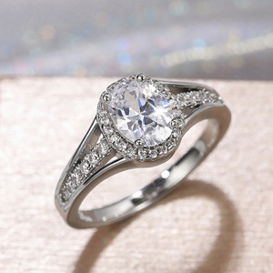 Anello con Cristallo Taglio Ovale per Donne, Tono Argento, Elegante Accessorio Moda per Uso Quotidiano e Feste - Product Image 2