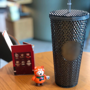 Tumbler 2025 con borchie nere opache e borchie in stile con una nuova caratteristica regalo a forma di diamante da 24 once - Product Image 5