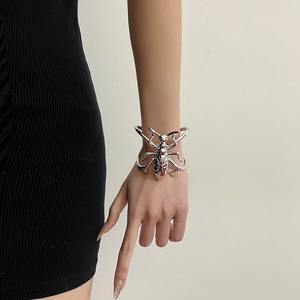 Brazalete de moda Vintage para mujer para pulsera, diseño abierto en forma de hormiga de Metal hueco - Product Image 3