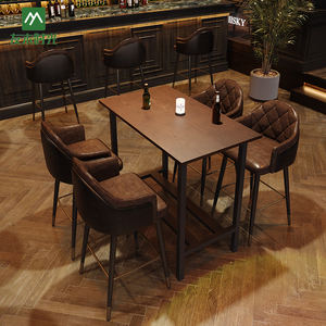 طاولات وكراسي بار بإطار معدني بأسلوب صناعي عتيق مناسبة للمقاهي والحانات، تشمل كراسي عالية. - Product Image 3