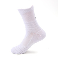 Chaussettes de course professionnelles personnalisées au Offre Spéciale nouveau design Chaussettes de sport Chaussettes épaissies pour le bas de la serviette