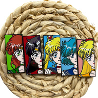 Venta al por mayor en stock broche de Sailor Moon dibujos animados anime metal insignia creativa mochila decoración collar clip esmalte duro PIN