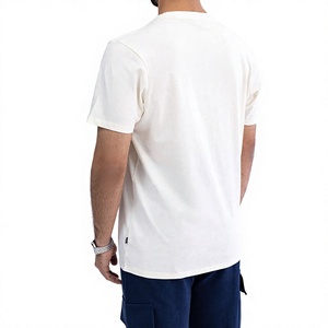 T-shirt blanc à manches courtes pour homme avec motif cercle rouge et rayures bleues, col rond, coupe décontractée, en jersey de coton imprimé - Product Image 5