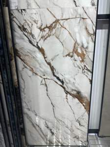 Gran oferta de baldosas de porcelana de mármol, línea dorada blanca, Carrara, lujo, alto brillo para uso Interior de suelo, Mural dorado - Product Image 6