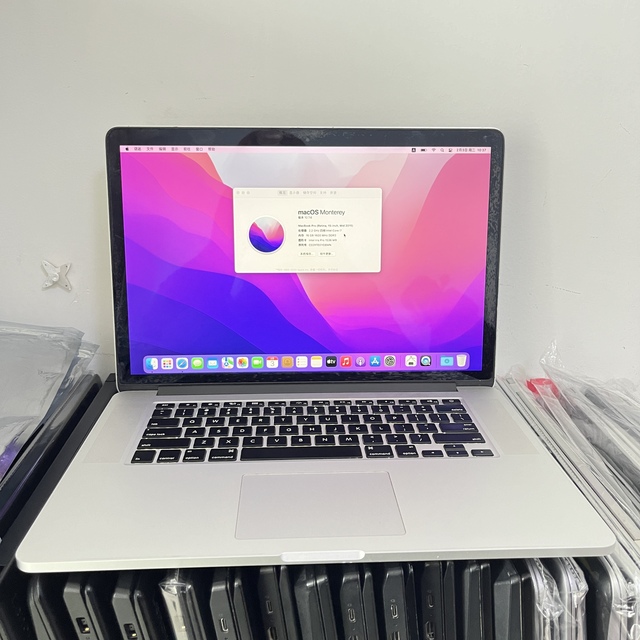 2015 H-ple MecBook Pro A1398 Touch Bar  15 Inch Screen Metal Body Laptop Specifically Designed for Personal Use.