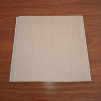 Panneau de plafond en PVC moderne à effet bois, bande de plafond, grille de plafond pour salle de bain, cuisine, appartement, salon, ignifuge, imperméable