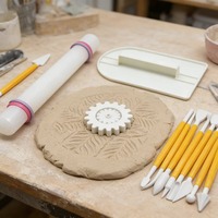Kit de 11 outils pour la décoration de gâteaux en pâte à sucre avec lisseur, stylo de sculpture, rouleau à pâtisserie et découpoir à rouleau