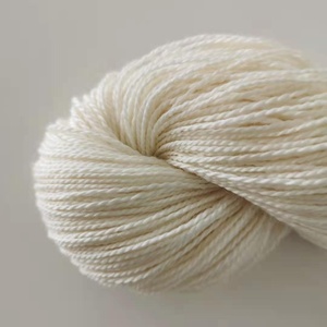 Lotus Yarns SW <span class=keywords><strong>Merino</strong></span> <span class=keywords><strong>DK</strong></span>, 100% <span class=keywords><strong>Lana</strong></span> <span class=keywords><strong>Merino</strong></span> Superwash Extrafina en Color Blanco Natural para Teñido a Mano, Peso Worsted - Product Image 4