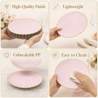 Assiettes de présentation festonnées rose pâle et or de 13 pouces en gros, sous-assiettes en plastique PP de haute qualité pour la décoration de tables de mariage et de banquets