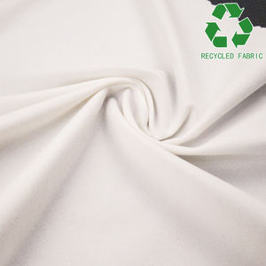 T-shirts personnalisés pour femmes en tissu recyclé jersey brossé en polyester RPET et élasthanne, fabriqués par <span class=keywords><strong>GRS</strong></span> Manufacturer, respectueux de l'environnement. - Product Image 4