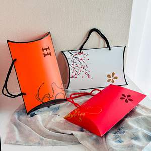 กล่องของขวัญกระดาษสีแดงส้มขาวเขียวพร้อมหูหิ้วสำหรับบรร<span class=keywords><strong>จ</strong></span>ุผ้าพันคอ - Product Image 1