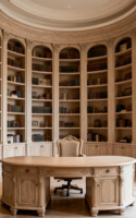 Bureau de direction vintage en bois massif de couleur bois naturel, style Wabi-sabi, avec des courbes sculptées, bureau de patron avec personnalisation de la texture haut de gamme