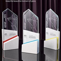 En gros Personnalisé Écologique Bronze Verre Cristal Trophée 3D Conception Marbre Base Colonne Noir Blanc Gravure Métal Logo