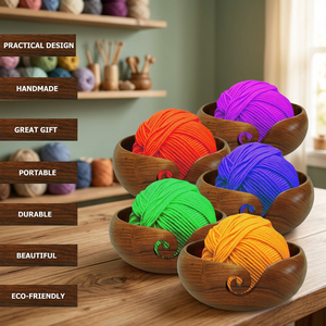 Bol à fil en bois gravé fait main, forme ronde, en bois poli, artisanat de l'Uttarakhand, pour le tricot, avec aiguilles à fil roses et présentoir - Product Image 1