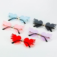 Lunettes de soleil amusantes en métal sans monture pour femmes, idéales pour les fêtes et festivals, avec motif cœur d'amour
