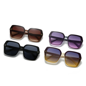 Lunettes de soleil haut de gamme très tendance avec protection UV400, monture carrée, style luxe léger scintillant, lunettes de visage nu avec verres optiques - Product Image 4