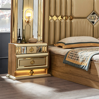 Ensemble complet de meubles de chambre à coucher de luxe en bois doré au design moderne, lit Queen Size et King Size