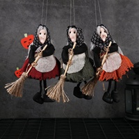 Nouvelle décoration suspendue d'Halloween, poupée sorcière en tissu tenant une balai, accessoires de décoration mignons pour farces, pour la maison, le bar, les fêtes