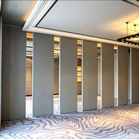 Cloison mobile insonorisée semi-automatique robuste et pliable pour grande salle de bal et salle de banquet