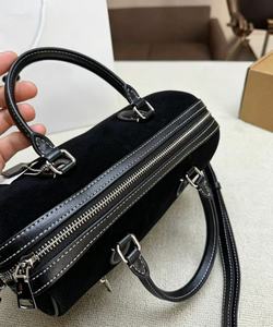 Prodotti di Tendenza 2026: Borsa Boston Classica di Lusso da Donna in Pelle Scamosciata, Borsa a Spalla e a Tracolla Versatile Stile Vintage - Product Image 3