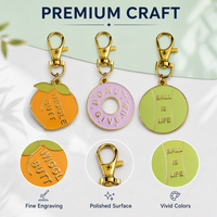 Porte-clés en métal personnalisés avec logo, breloques en forme de donut, de tennis, de fruits, accessoires pour sacs à dos, cadeaux promotionnels en gros
