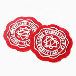 OEM toppe per vestiti Design all'ingrosso in rilievo <span class=keywords><strong>etichette</strong></span> principali in feltro personalizzate <span class=keywords><strong>con</strong></span> <span class=keywords><strong>Logo</strong></span> 3D in Silicone - Product Image 1