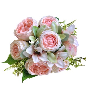 Bouquet de Mariage Artificiel Muyu Chronicles – Composition de Roses en Soie Rose Champagne et Blanc pour la Mariée et les Photos de Mariage - Product Image 5