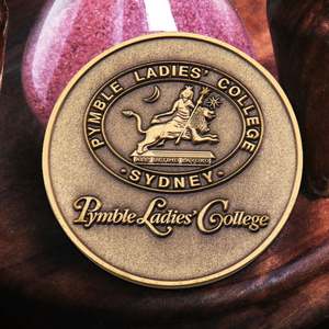 Moneda Conmemorativa Antigua de Metal de Alta Calidad, Moneda Personalizada Gratuita para Graduación Escolar, Diseñada por la Fábrica - Product Image 1