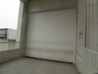Porte de volet roulant en aluminium isolant étanche Porte de chambre préfabriquée pour entrepôts