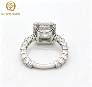 Anillo Halo Radiante de la Serie Clásica de Lujo, Diamante Cultivado en Laboratorio con Corte Radiante de Platino, Color D, Claridad VVS, Personalizado para Boda - Product Image 4