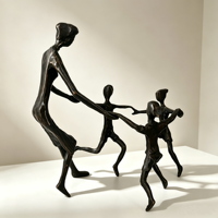 Statuette Moderne en Fer de Mère et Enfant Jouant, Sculpture Parent-Enfant, Statue de Personnage Familial Faite à la Main pour Table de Salon