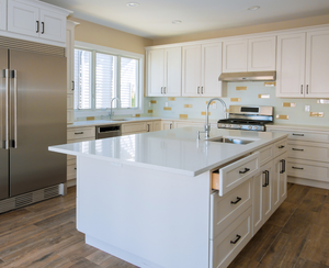 Armoires de cuisine en bois massif classiques modernes prêtes à l'emploi en Indonésie, portes en laque acrylique, robinets, charnières, tiroirs, crédence - Product Image 2