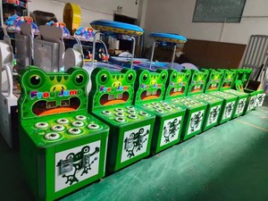 Máquina de videojuegos de golpeo con martillo, operada con monedas, para niños, con temática de ranas, ratas y cocodrilos, de la serie Crazy Play - Product Image 5