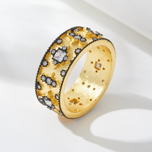 Bague de cocktail de luxe pour femme en or jaune, diamant taille princesse, sertissage pavé floral, bijoux de soirée - Product Image 1
