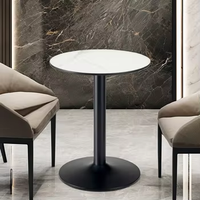 Tables à manger carrées modernes et minimalistes Osidi, grain de bois clair/bois massif noir, base en fonte, revêtement en poudre, restaurant, maison