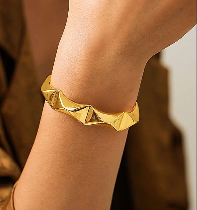 Gold Bracelet Design for Girls Trendy Heart Charm