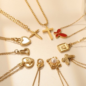 Colliers ras-du-cou personnalisables en acier inoxydable plaqué or 18 carats avec pendentifs croix et perles pour femmes, vente en gros - Product Image 5