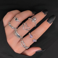 Cincin Paduan Logam Tema Gelap Vintage Gaya Eropa Amerika Terlaris Lintas Negara untuk Wanita dengan Batu Turquoise Multi-knuckle