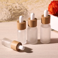 Flacon en verre dépoli de 5 ml, 10 ml, 15 ml, 20 ml au design naturel avec compte-gouttes en bambou pour sérum, huile essentielle et gouttes pour les yeux