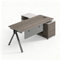 Bureau de direction moderne en forme de L, table de bureau spacieuse pour superviseur