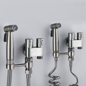 Ensemble de pulvérisation pour bidet Bingtao gris bronze, robinet d'angle tout cuivre, système de chasse d'eau mural portable pour toilettes - Product Image 1