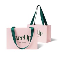 Sac cadeau en papier rose avec logo personnalisé et ruban en satin vert, sacs en papier de luxe pour cosmétiques et soins de la peau