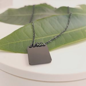 Collar con Colgante de Acero Inoxidable con Diseño Delicado y Grabado de Carta de Amor, Estilo Moderno - Product Image 2