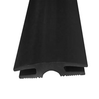 Quincaillerie de porte de grange avec seuil diviseur de tapis industriel moderne avec joint inférieur de porte en vinyle Installation par vis VT38