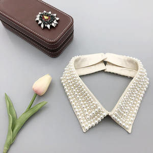 قلادة عنق نسائية أنيقة بنمط عتيق مع ياقة من قماش مزيف باللؤلؤ - Product Image 4