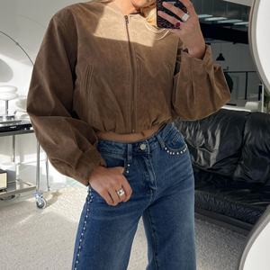 Veste en daim surdimensionnée OEM, veste bomber en cuir PU à manches longues pour femmes - Product Image 2