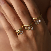 Cincin jari model C terbuka berlapis emas 18K dari baja tahan karat, bertahtakan berlian dan mutiara, dengan desain hati dan daun yang sedang tren