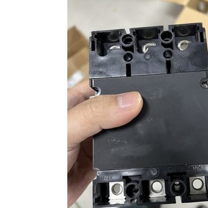Disjoncteur à boîtier moulé NF125-SW 3P 80A pour la protection des panneaux de distribution basse tension - Product Image 1