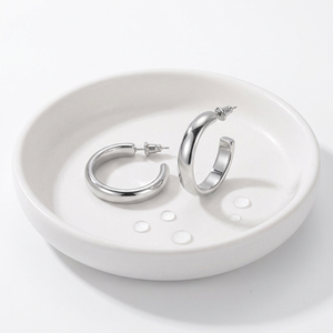 Pendientes de aro abiertos plateados estilo urbano de moda, diseño de tubo grueso, resistentes al deslustre, para uso diario, para mujer - Product Image 3